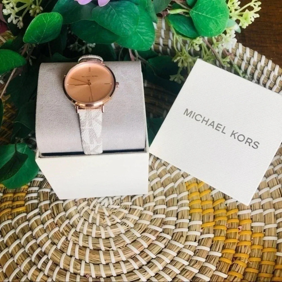 Michael Kors Signature Leather Band Watch NWT - Picture 1 of 4